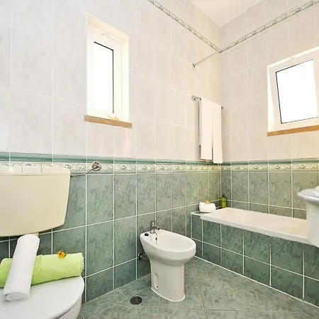 Villa In Algarve Near Sandy Beaches