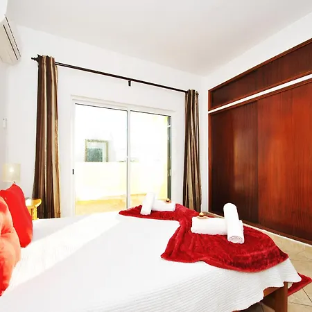 Villa In Algarve Near Sandy Beaches וילה *