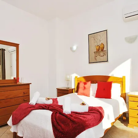 Villa In Algarve Near Sandy Beaches Αλμπουφέιρα